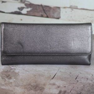 HOBO SADIE Leather Trifold Wallet Metallic Purple